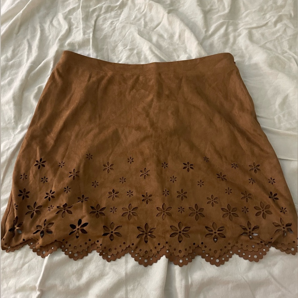 Forever 21 Tan Suede Mini Skirt 
size L fits M or L
Perfect condition